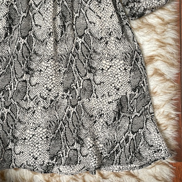 Banana Republic snake print dress - Picture 5 of 6